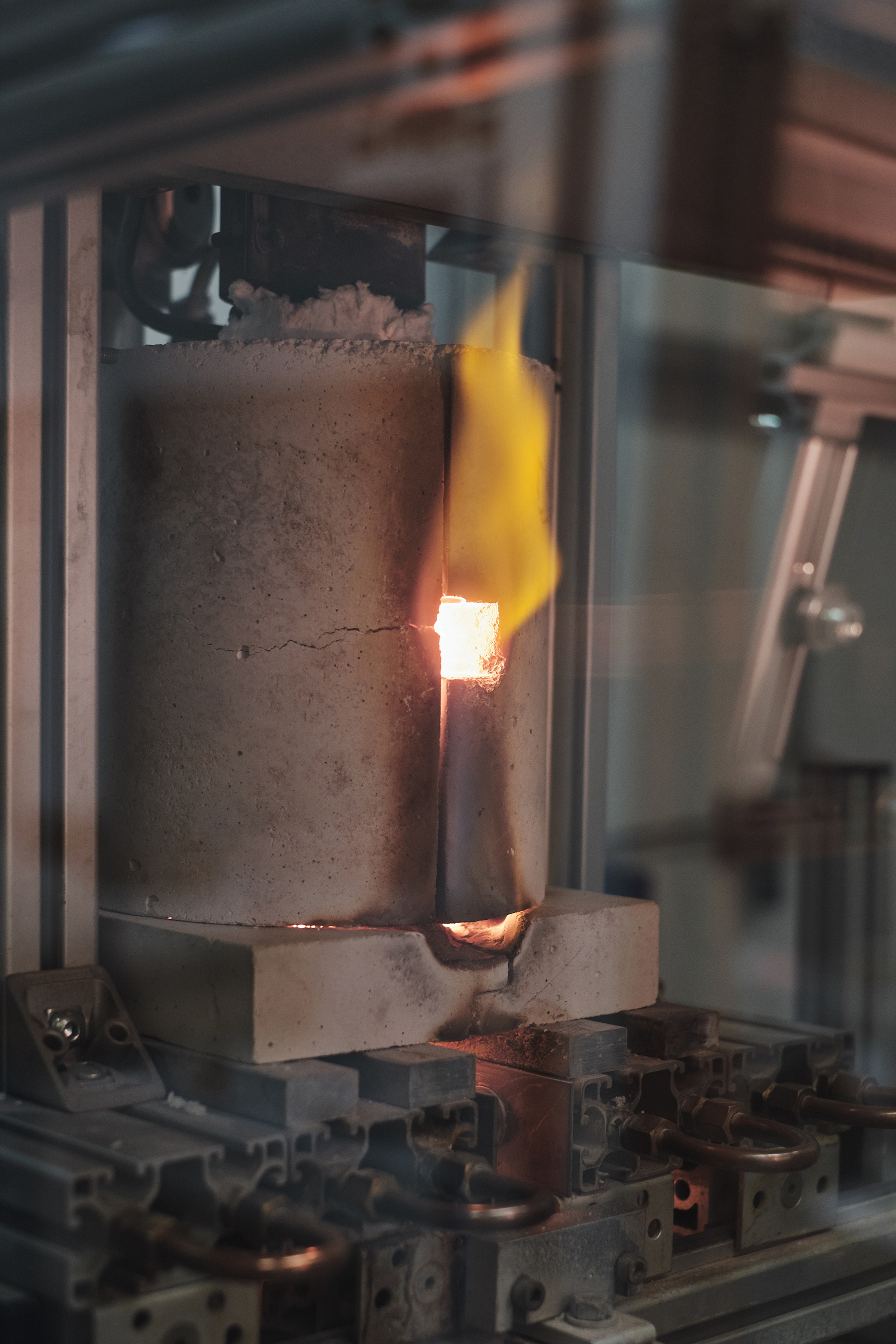 Im High-Tech-Ofen wächste der Edelstein aus Asche oder Haaren