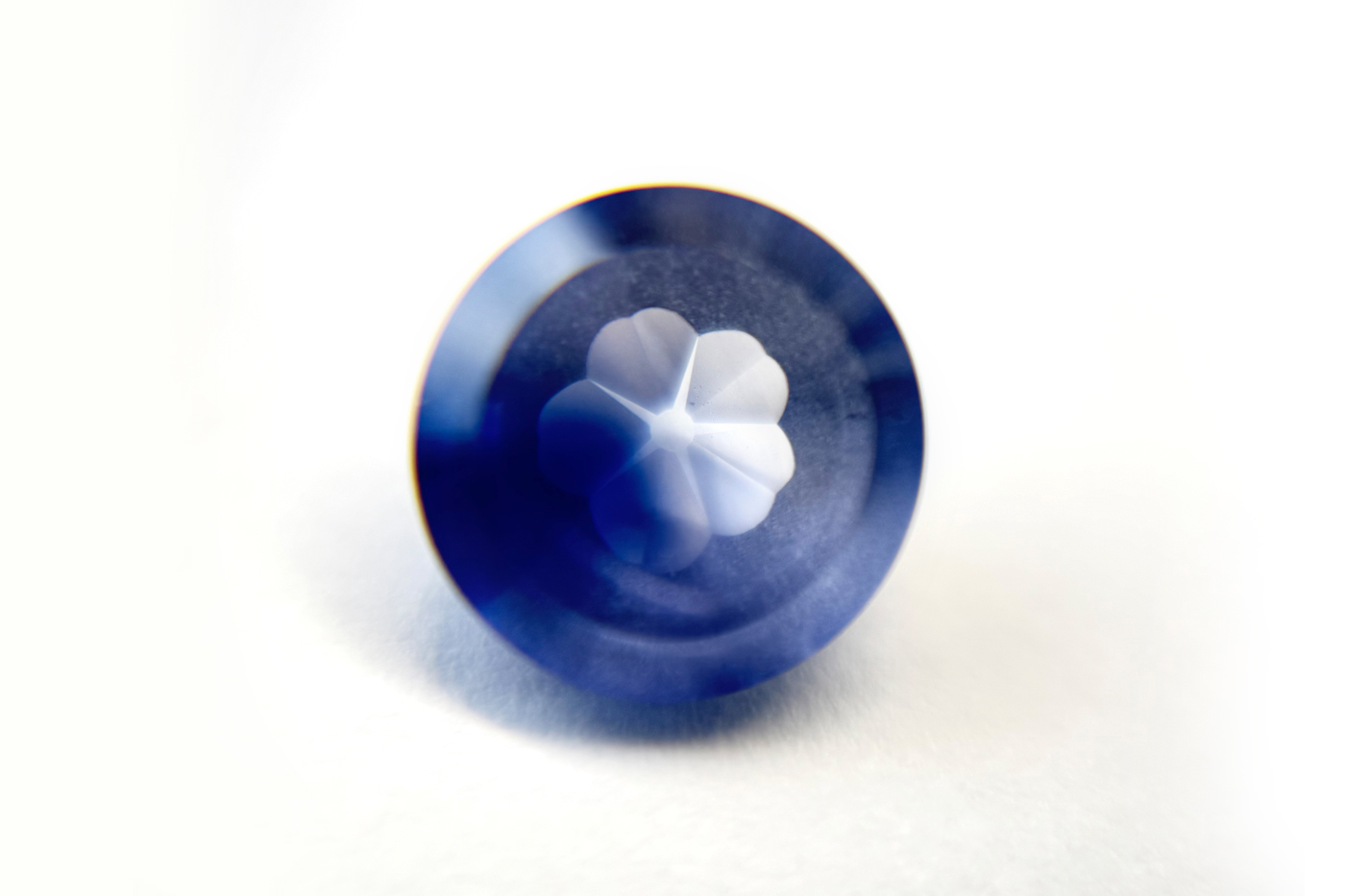 Edelsteinschliff „Forget me not" – personalisierter Saphir in Blau von MEVISTO
